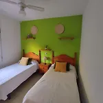Con Piscina Y Terraza