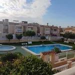 Con Piscina Y Terraza