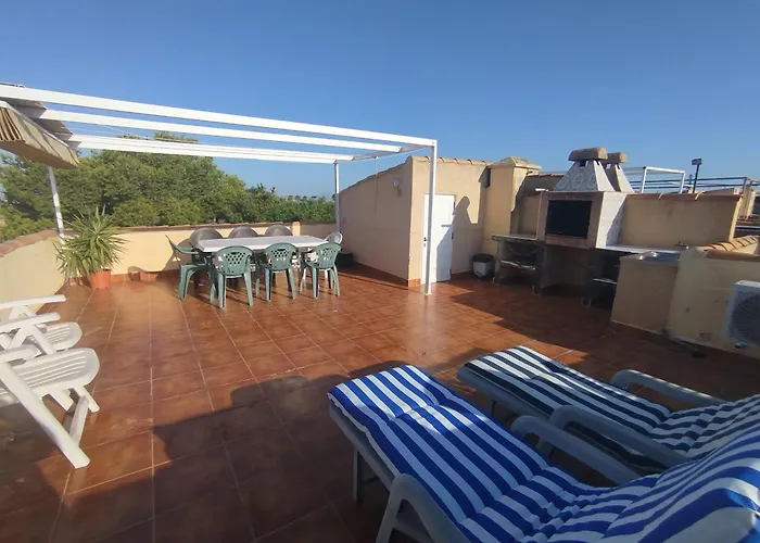 Con Piscina Y Terraza *