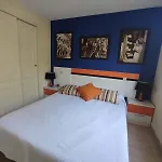 Con Piscina Y Terraza