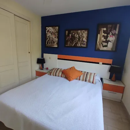 Con Piscina Y Terraza