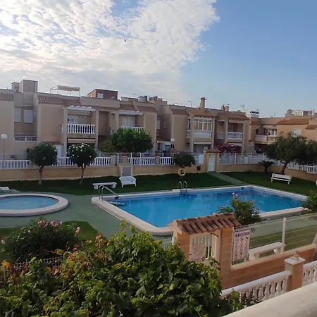 Con Piscina Y Terraza